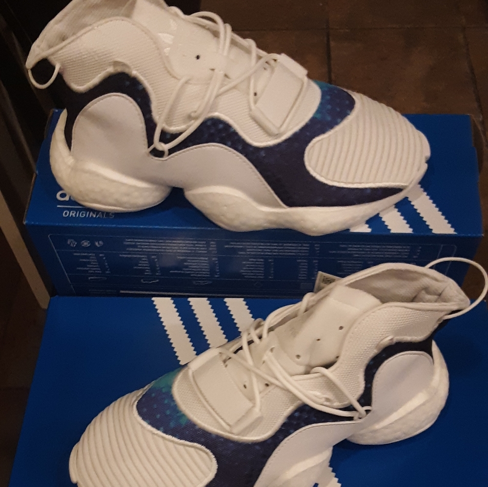 CRAZY BYW J. NIB. White and blue